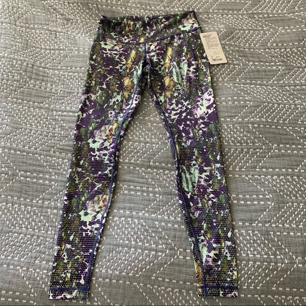 BNWT Lululemon Wunder Under Iris Flower Multi 8